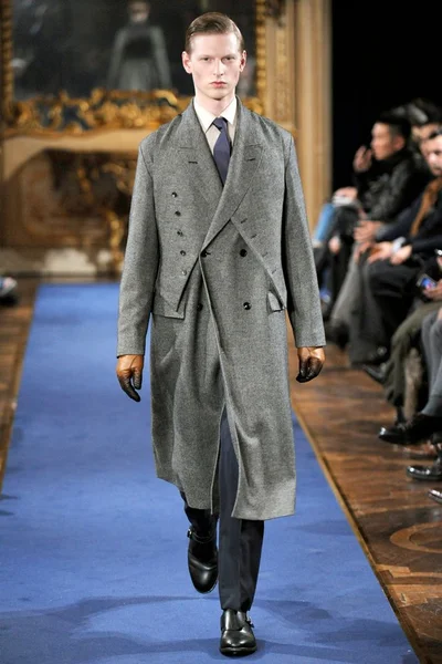 Look 17